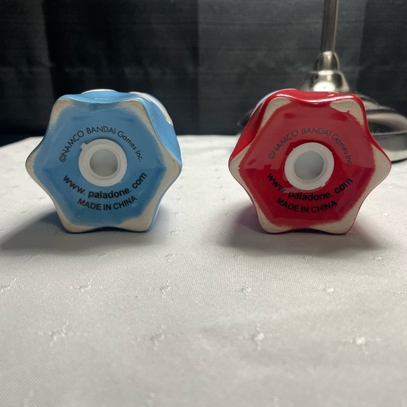 Pac-Man Salt & Pepper Shakers - Picture 3 of 4